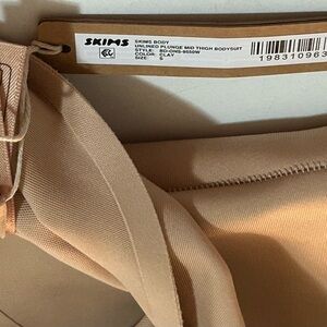 SKIMS plunge mid thigh bodysuit, NWT, Size Small